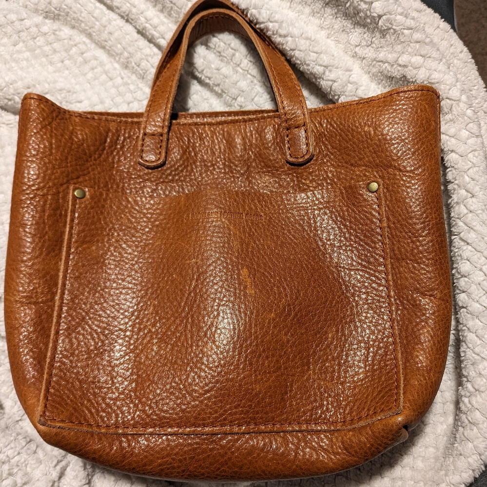 Portland Leather Goods Sedona Mini Zip Crossbody